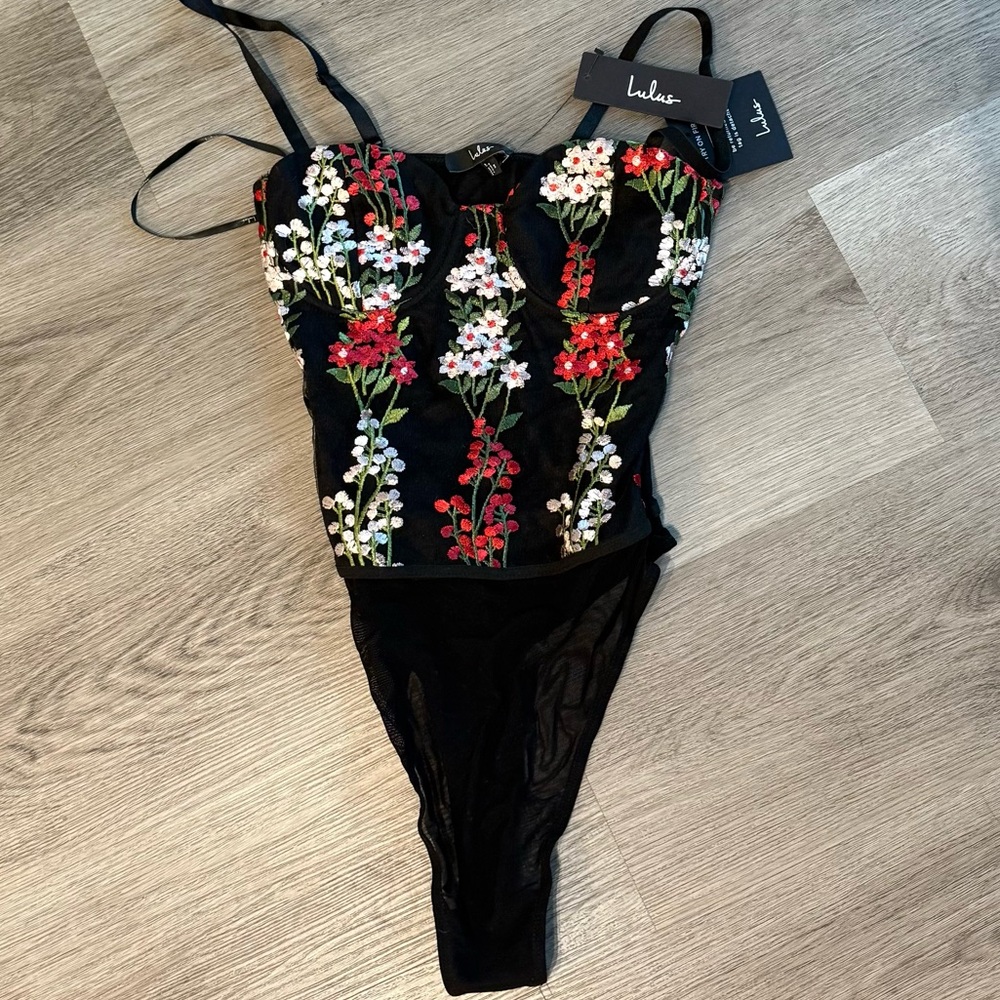 NWT Lulus Black Lace Embroidered Bodysuit, Sz Small